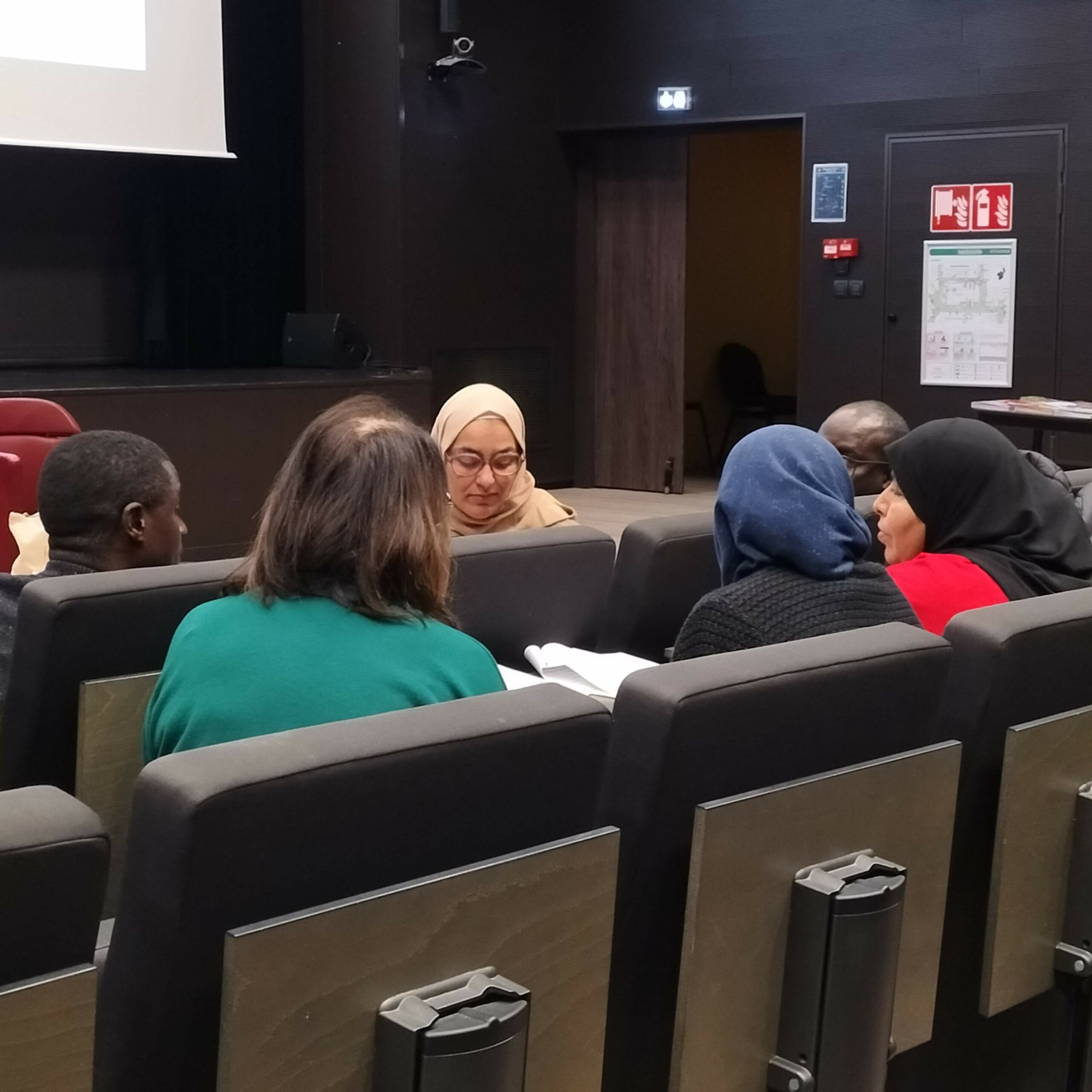 Comment la coéducation permet de faire alliance avec les parents pour renforcer le lien éducatif, favoriser la réussite des enfants et construire une véritable dynamique de partenariat entre familles et professionnels.