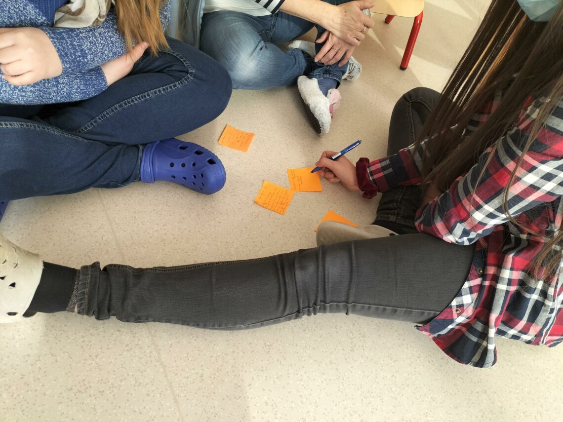L’Educateur de jeunes enfants en situation de Management d’équipe 4 jours – formation avec Ma famille comme unique « Le papa de Léo souhaite qu’on écourte sa sieste pour qu’il s’endorme mieux le soir. Dans notre crèche, on ne réveille pas les enfants quand ils dorment ! »